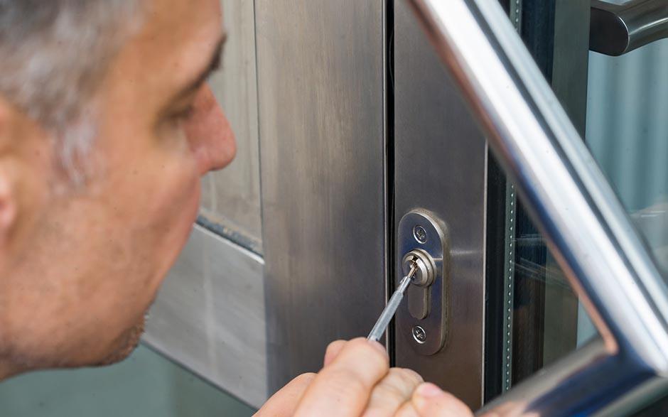 ouverture de porte claquée serrurier Fourqueux